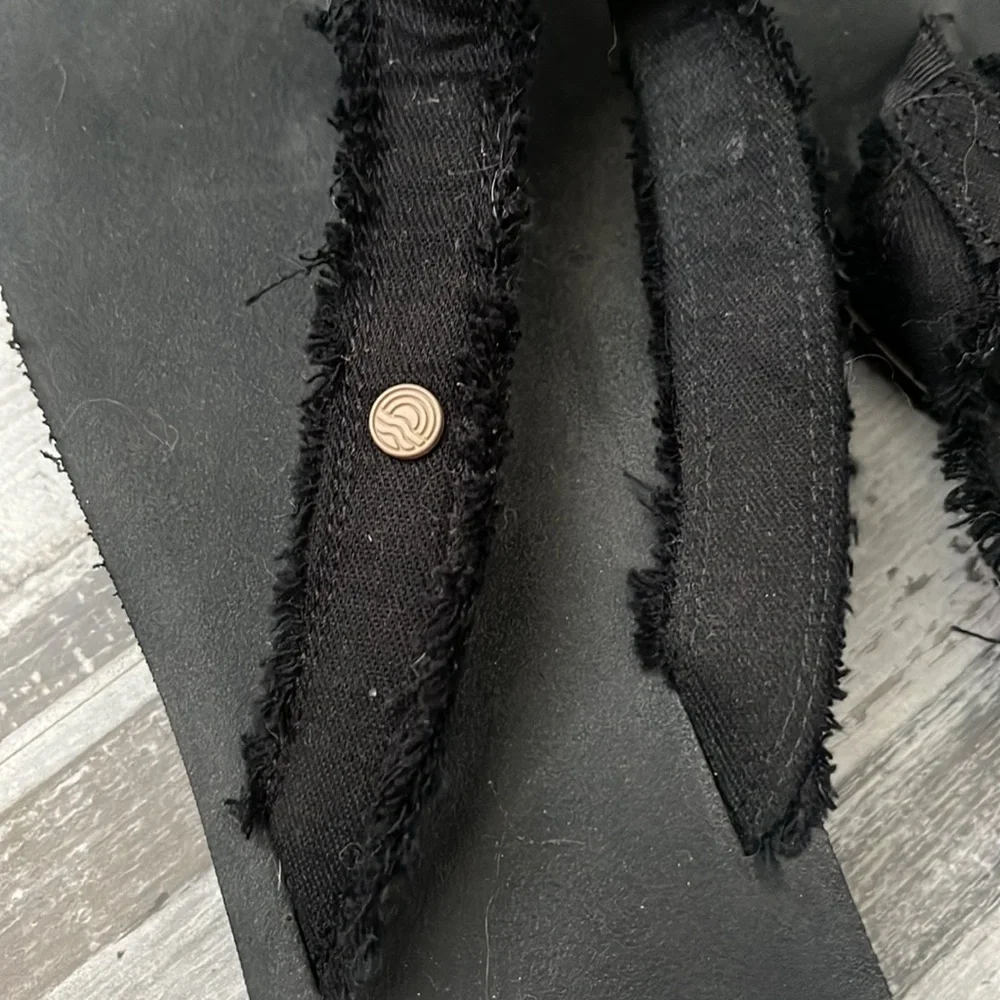 Vionic flip flops - Picture 4 of 5